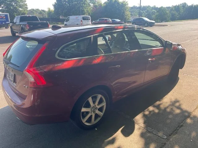 Used 2017 Red Volvo T5 Premier image 5
