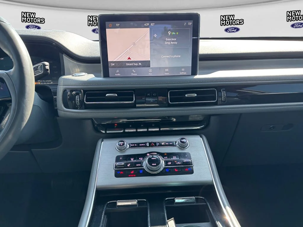Used 2020 White Metallic Lincoln Reserve image 11