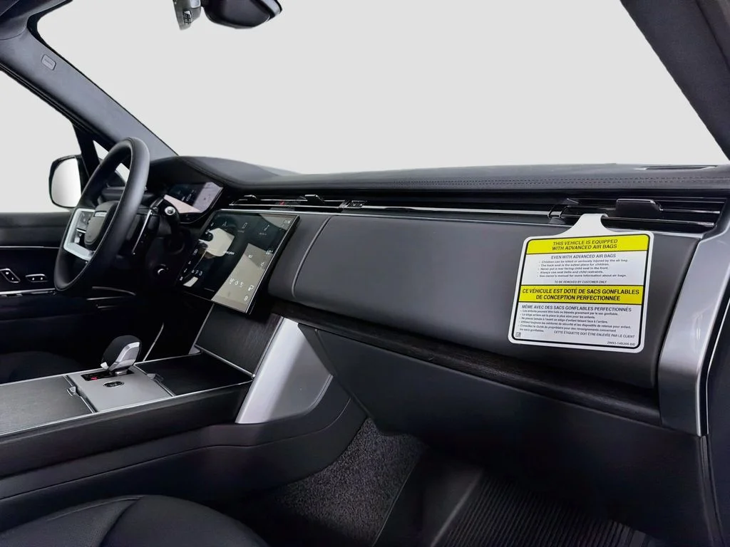New 2026 Santorini Black Metallic Land Rover SE image 30