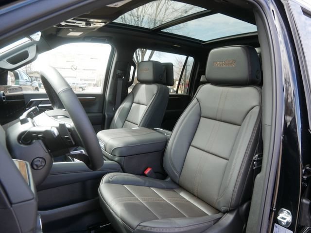 2026 Chevrolet Suburban High Country - Photo 6