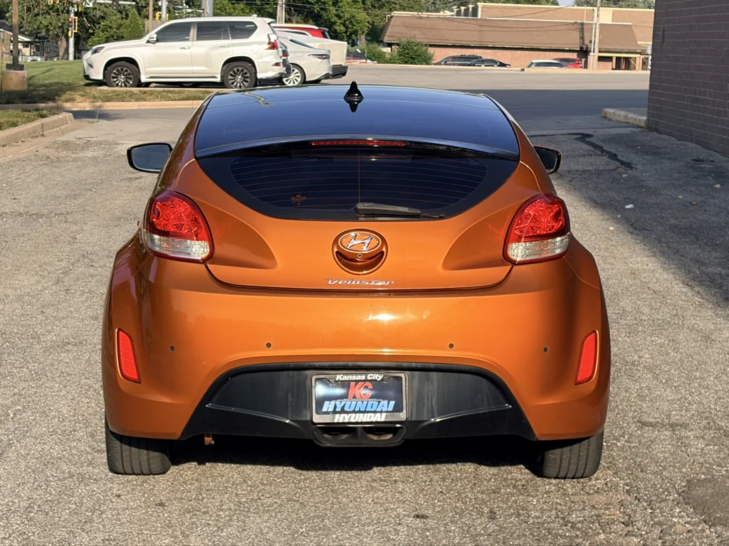 Used 2013 26.2 Yellow Hyundai w/Black Int image 4