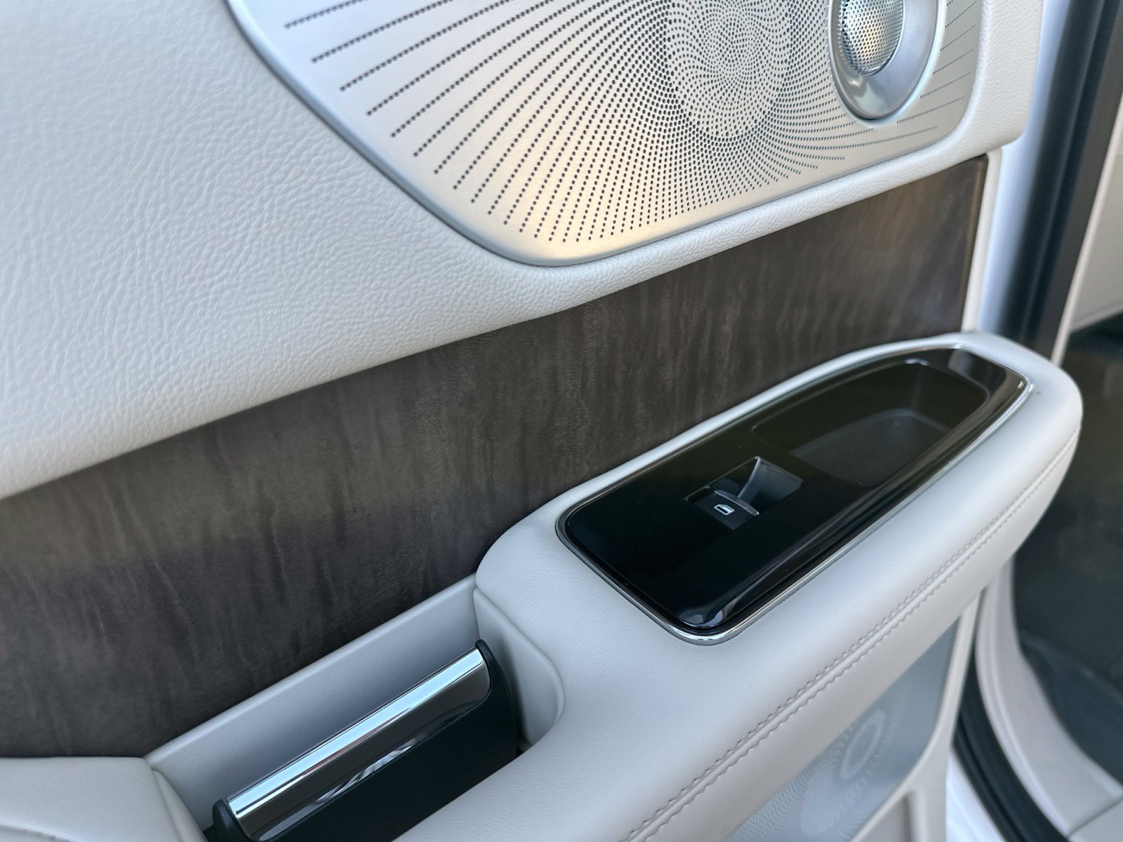 Used 2019 White Lincoln Reserve image 31