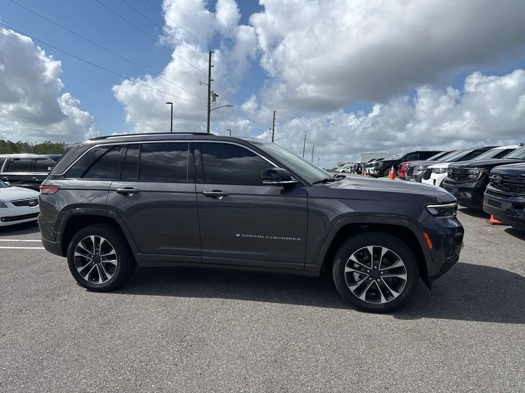 2023 Jeep Grand Cherokee Overland's photo