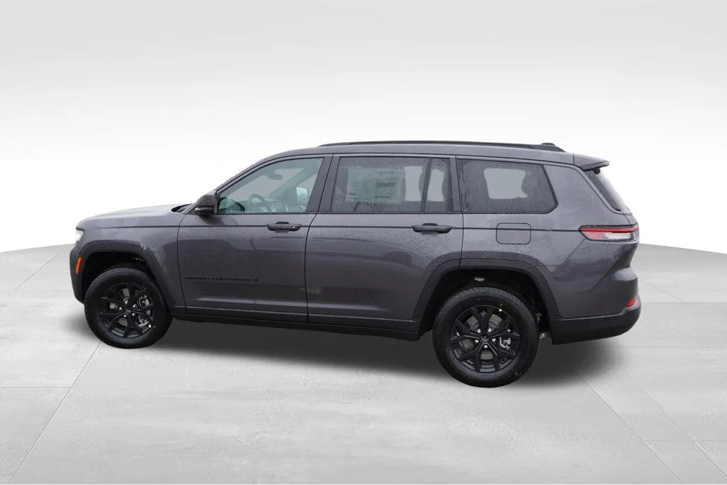 New 2026 Baltic Gray Metallic Clear-Coat Exterior Paint Jeep Altitude image 6