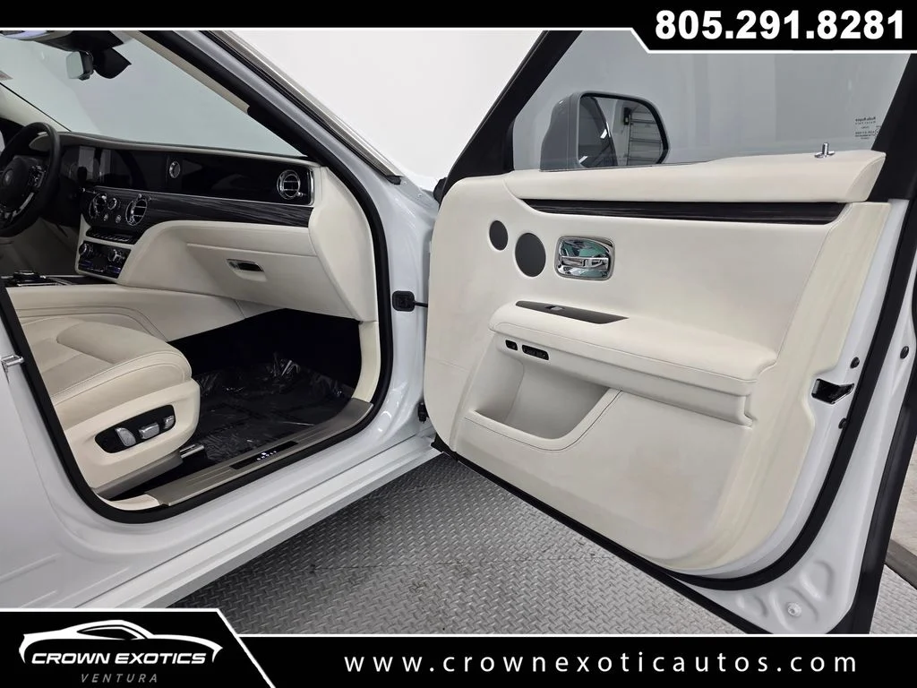 Used 2021  Rolls-Royce Base image 23