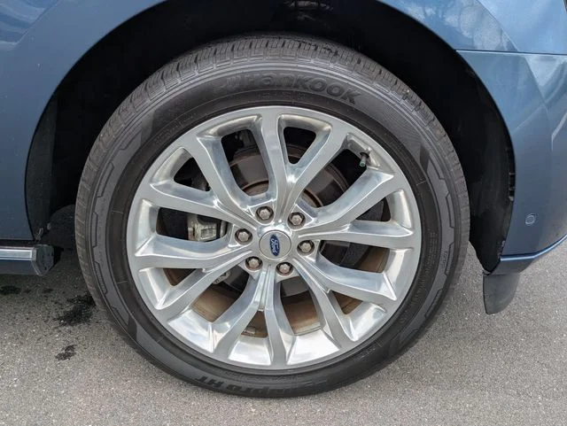 Used 2018 Blue Metallic Ford Platinum image 9
