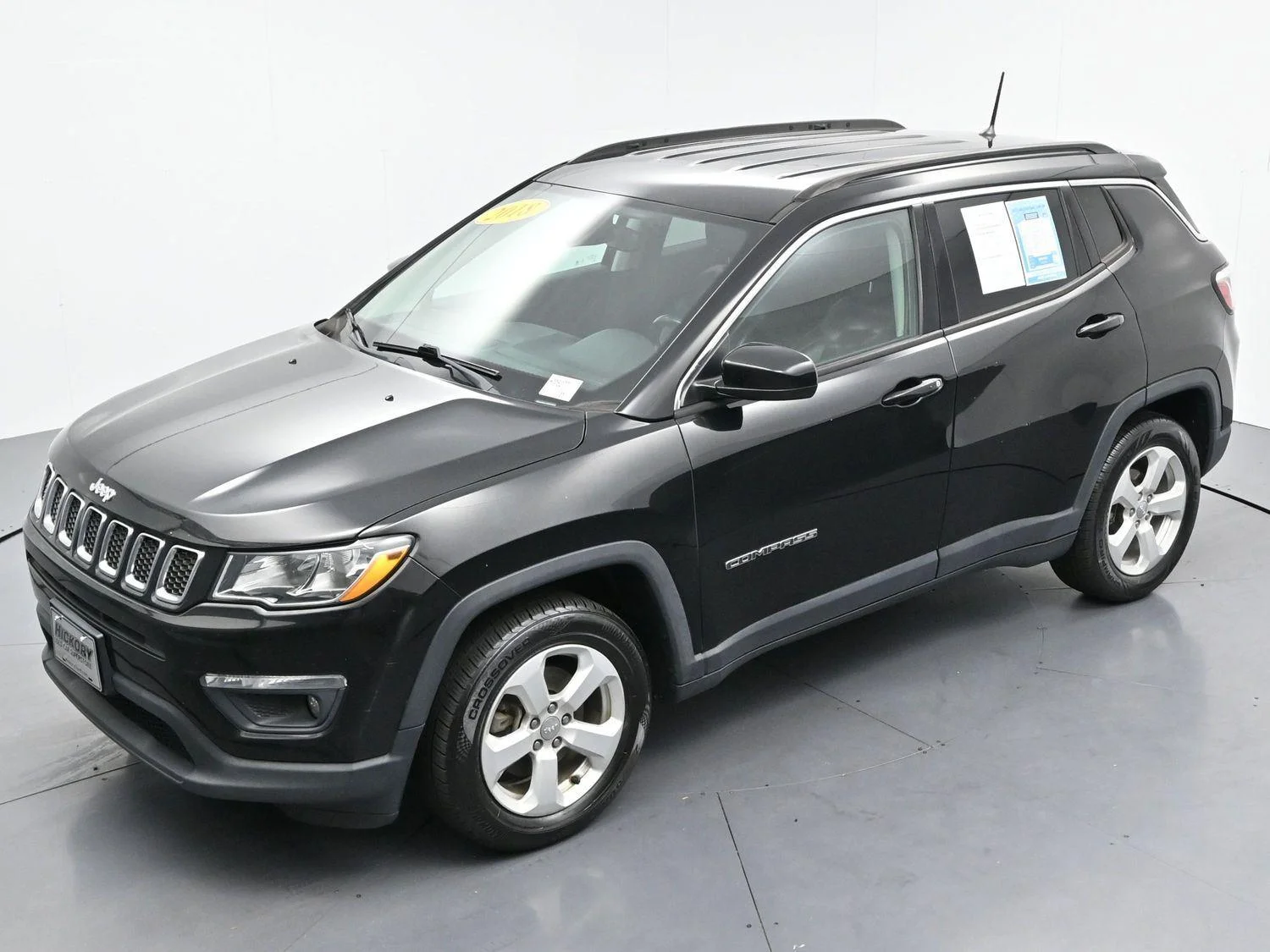 Used 2018 Diamond Black Crystal Pearlcoat Jeep Latitude image 36