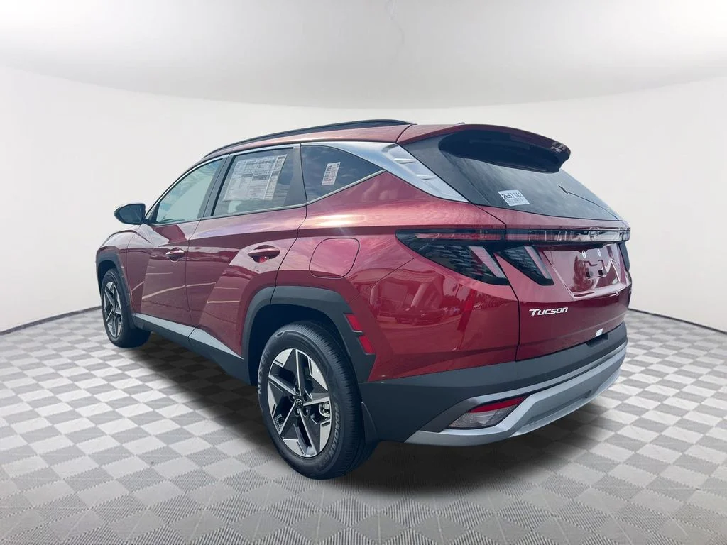 Used 2025 Red Hyundai SEL Convenience image 7