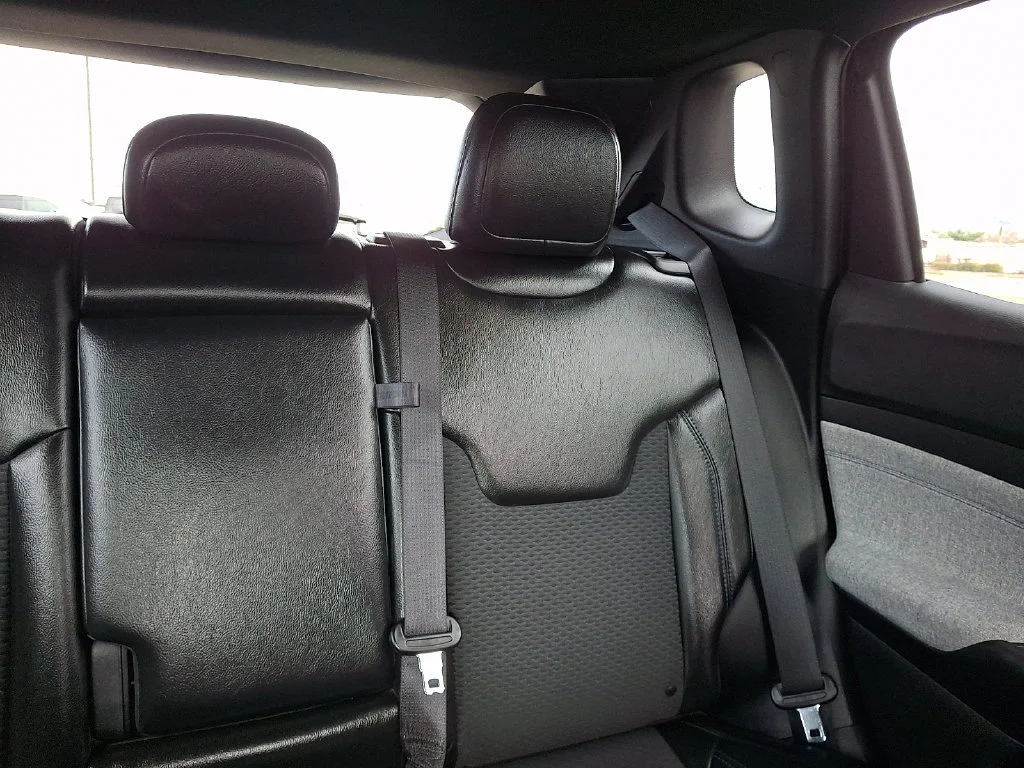 Used 2023 Granite Crystal Metallic Clearcoat Jeep Latitude image 21