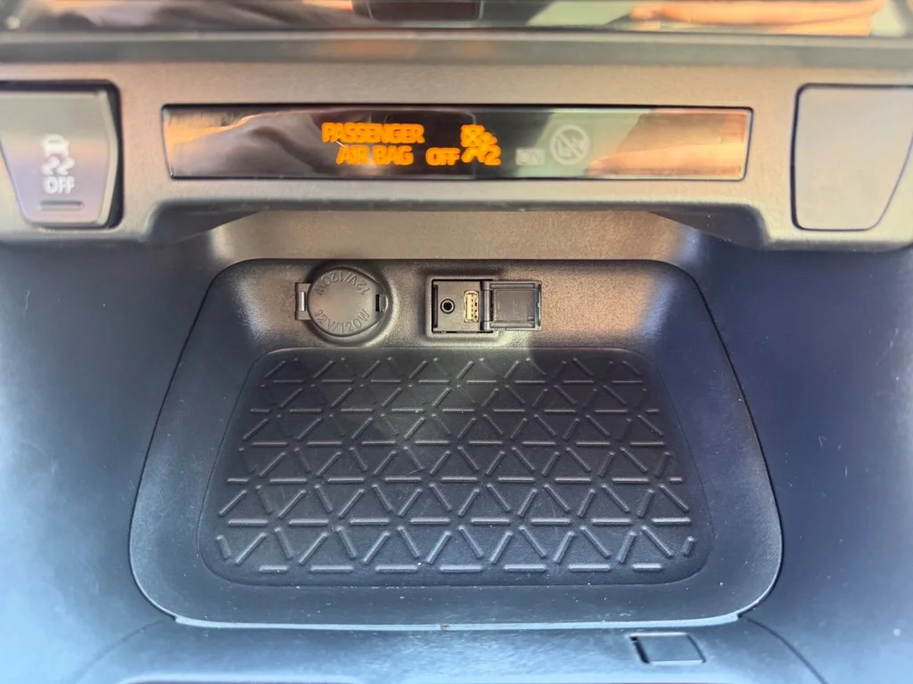 Used 2019 Midnight Black Metallic Toyota XLE Premium image 25