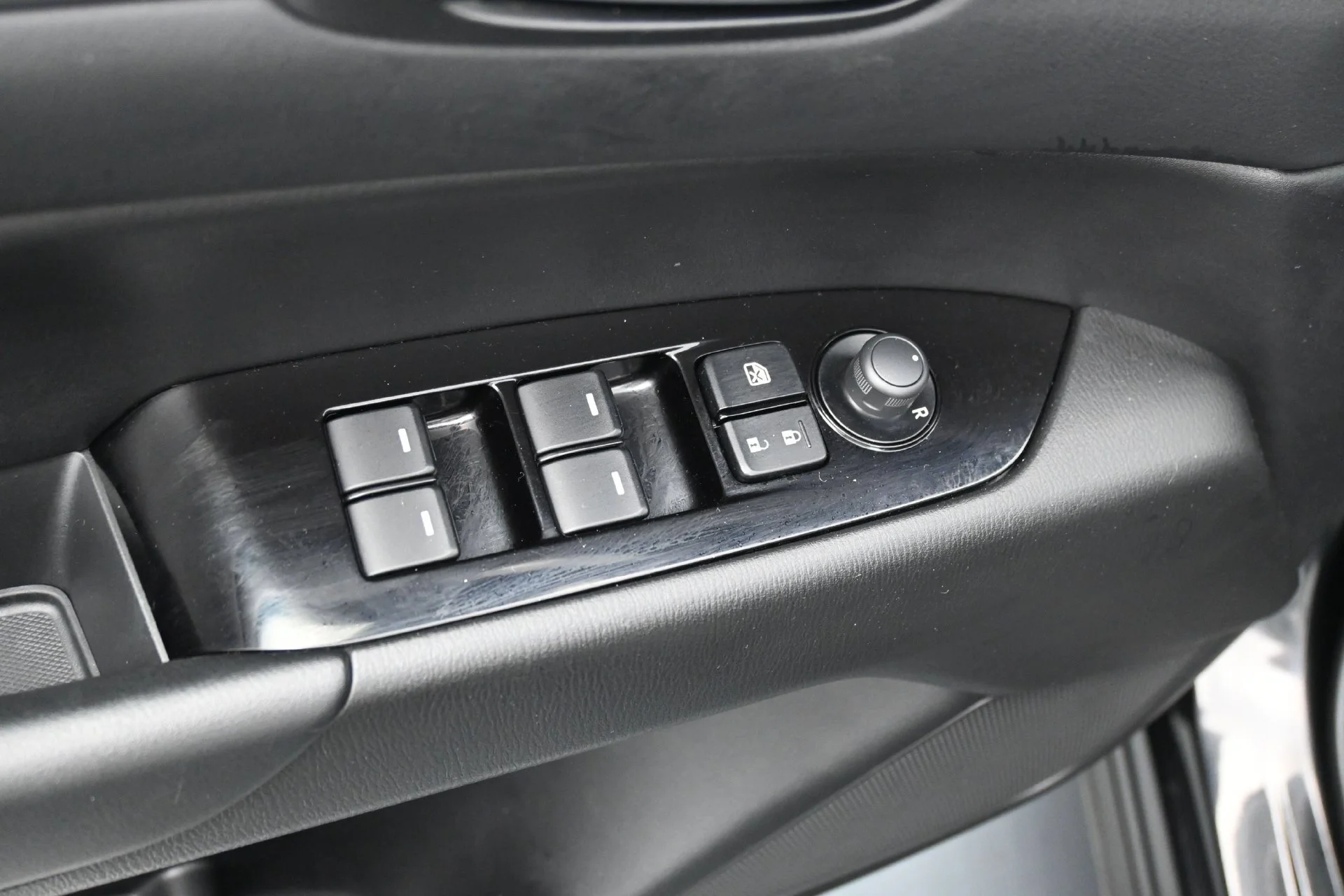 Used 2025 Jet Black Mica Mazda 2.5 S Preferred Package image 15
