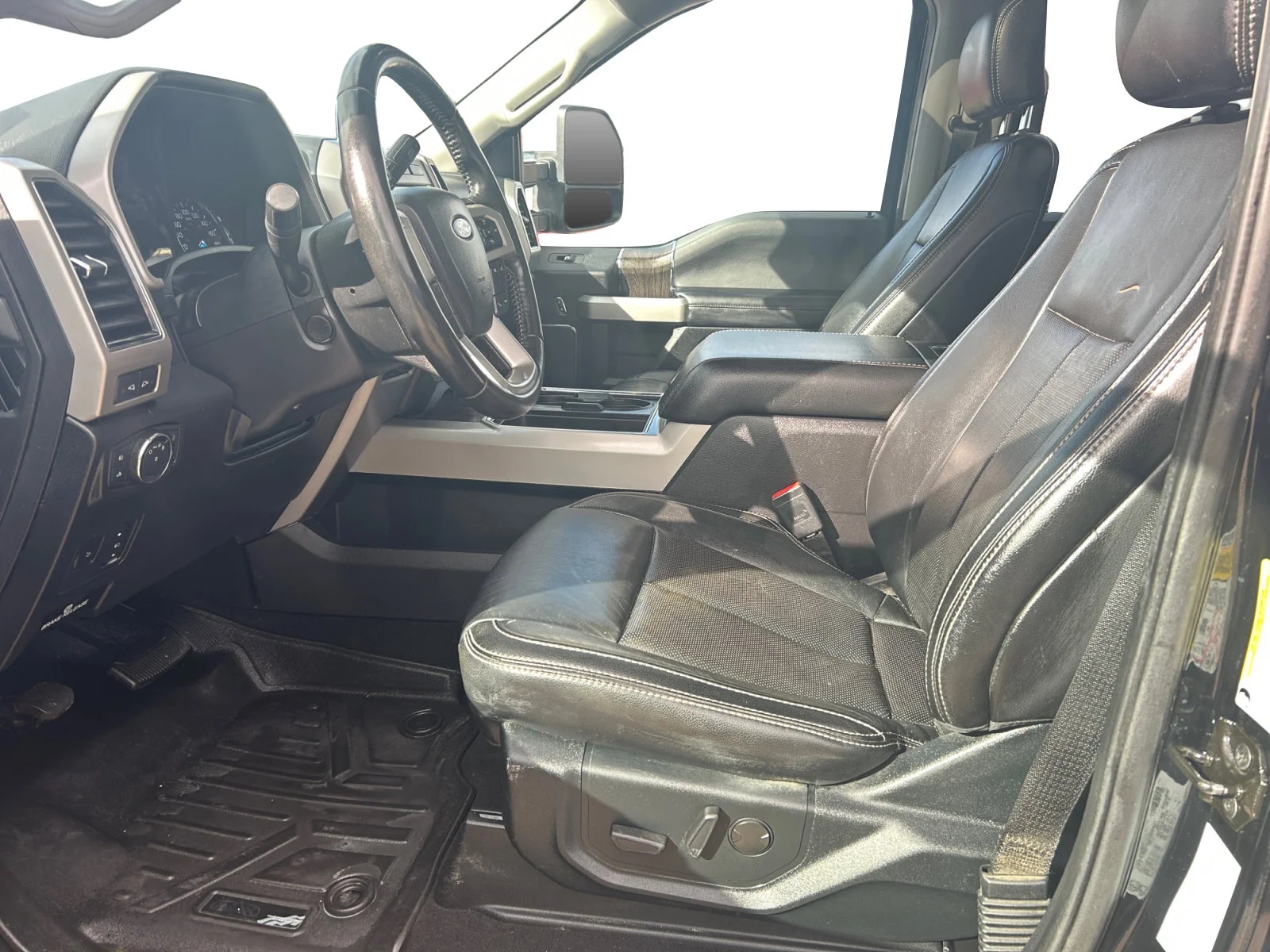 Used 2020 BLACK Ford LARIAT Dually Low Kms image 14