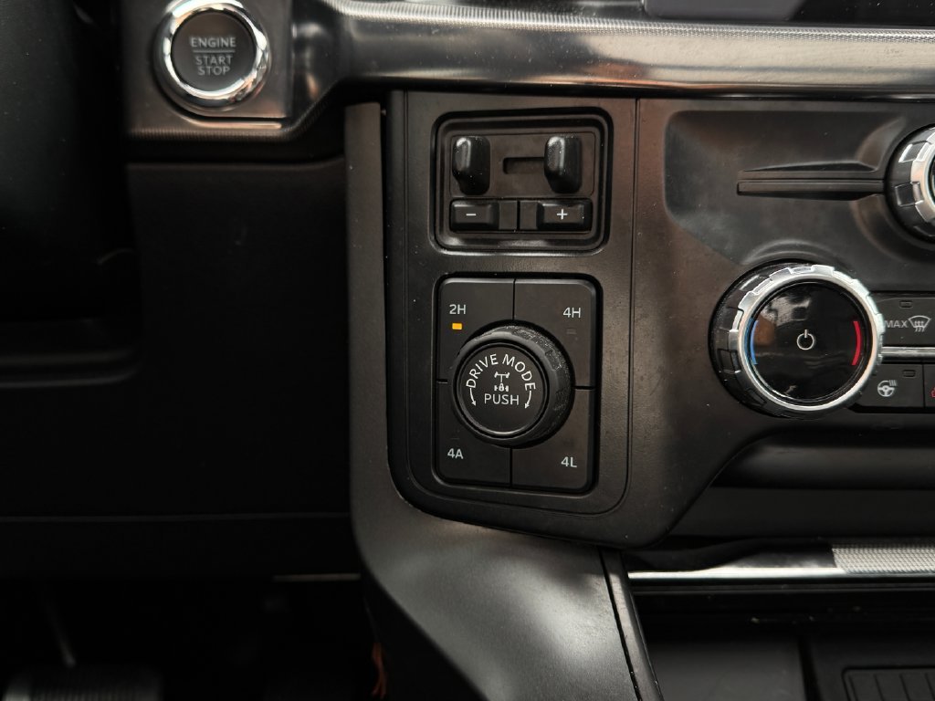 Used 2024 Carbonized Gray Metallic Ford Lariat image 28