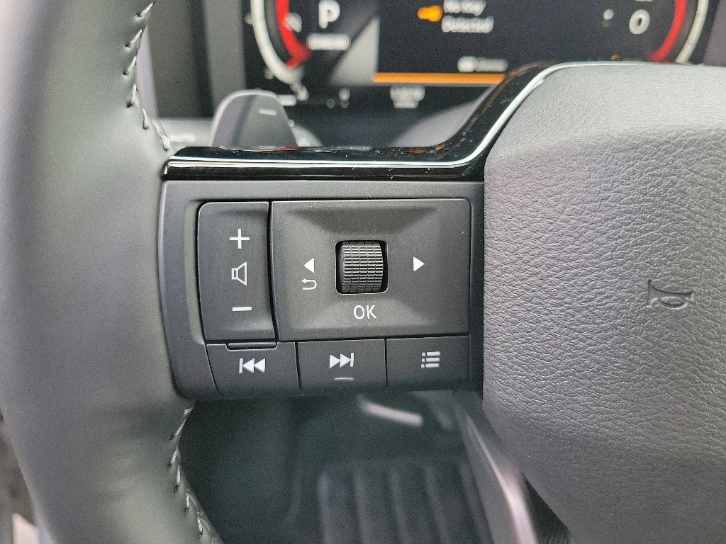 Used 2025 Boulder Gray Pearl Nissan SL image 22
