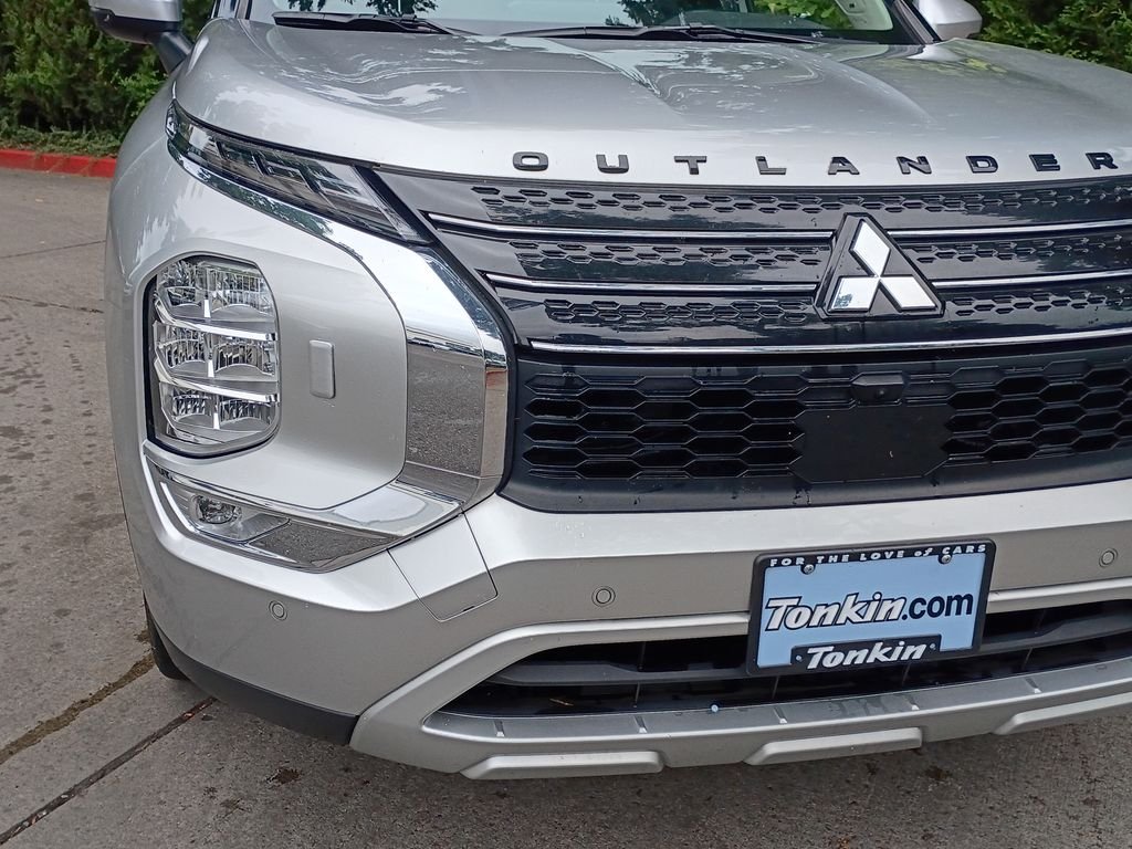 Used 2023 Alloy Silver Metallic Mitsubishi SE image 11
