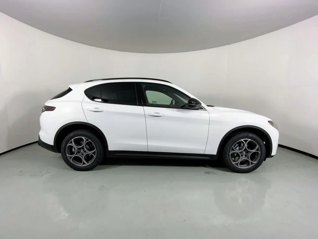 New 2025 Milano White Exterior Paint Alfa Romeo Ti image 3