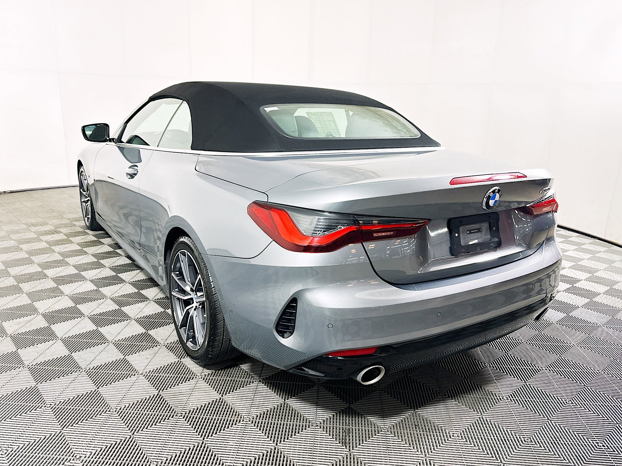 2025 BMW 4 thumbnail 7