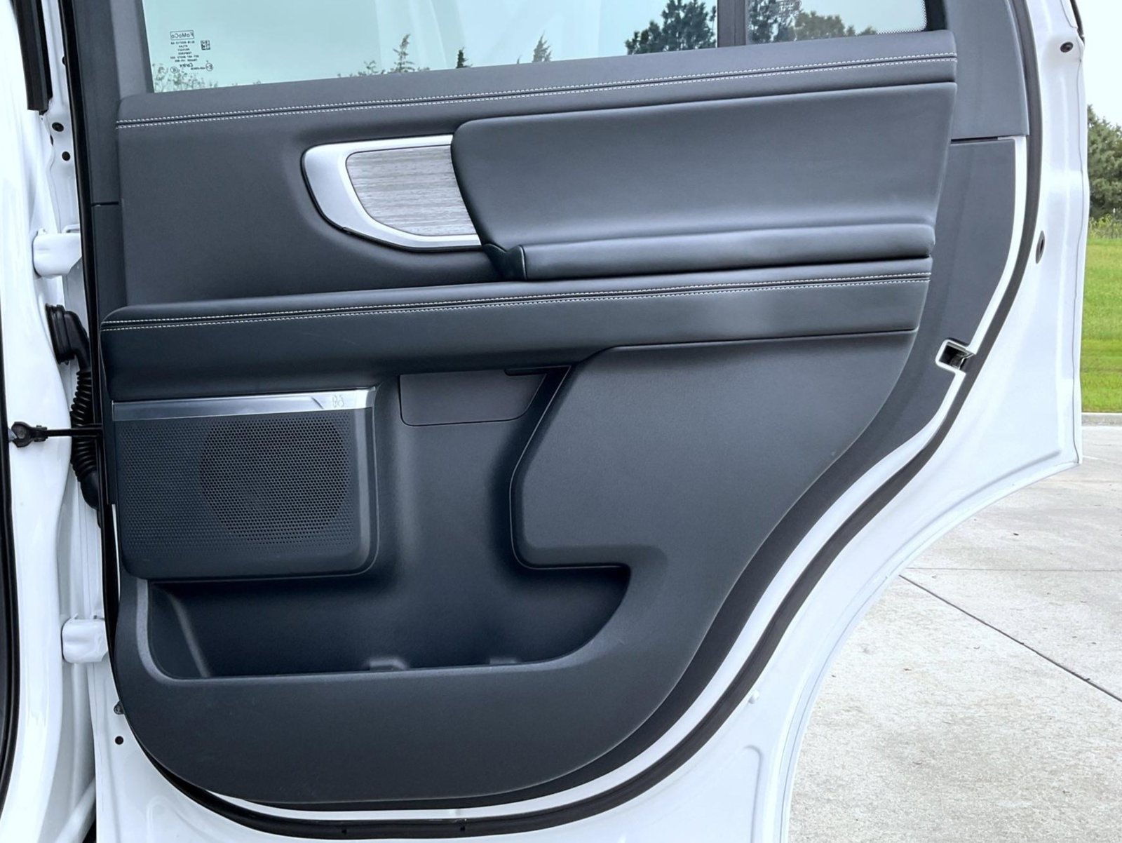 Used 2025 White Ford Platinum image 18