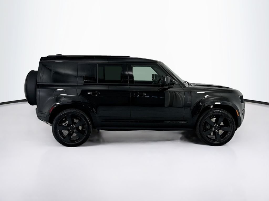 New 2026 Santorini Black Land Rover X-Dynamic SE image 4