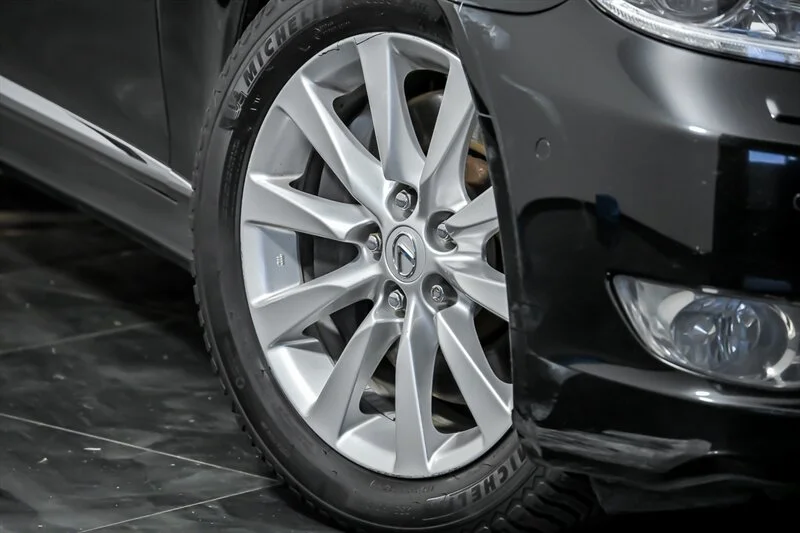 Used 2012 Obsidian Lexus  image 3
