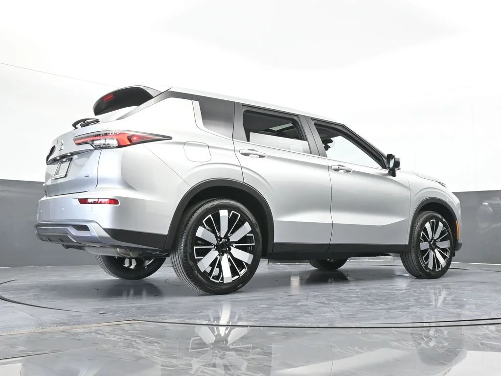 New 2026 Silver Alloy Mitsubishi SE image 61