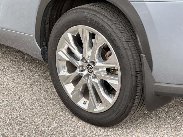 Used 2024  Toyota Limited image 12