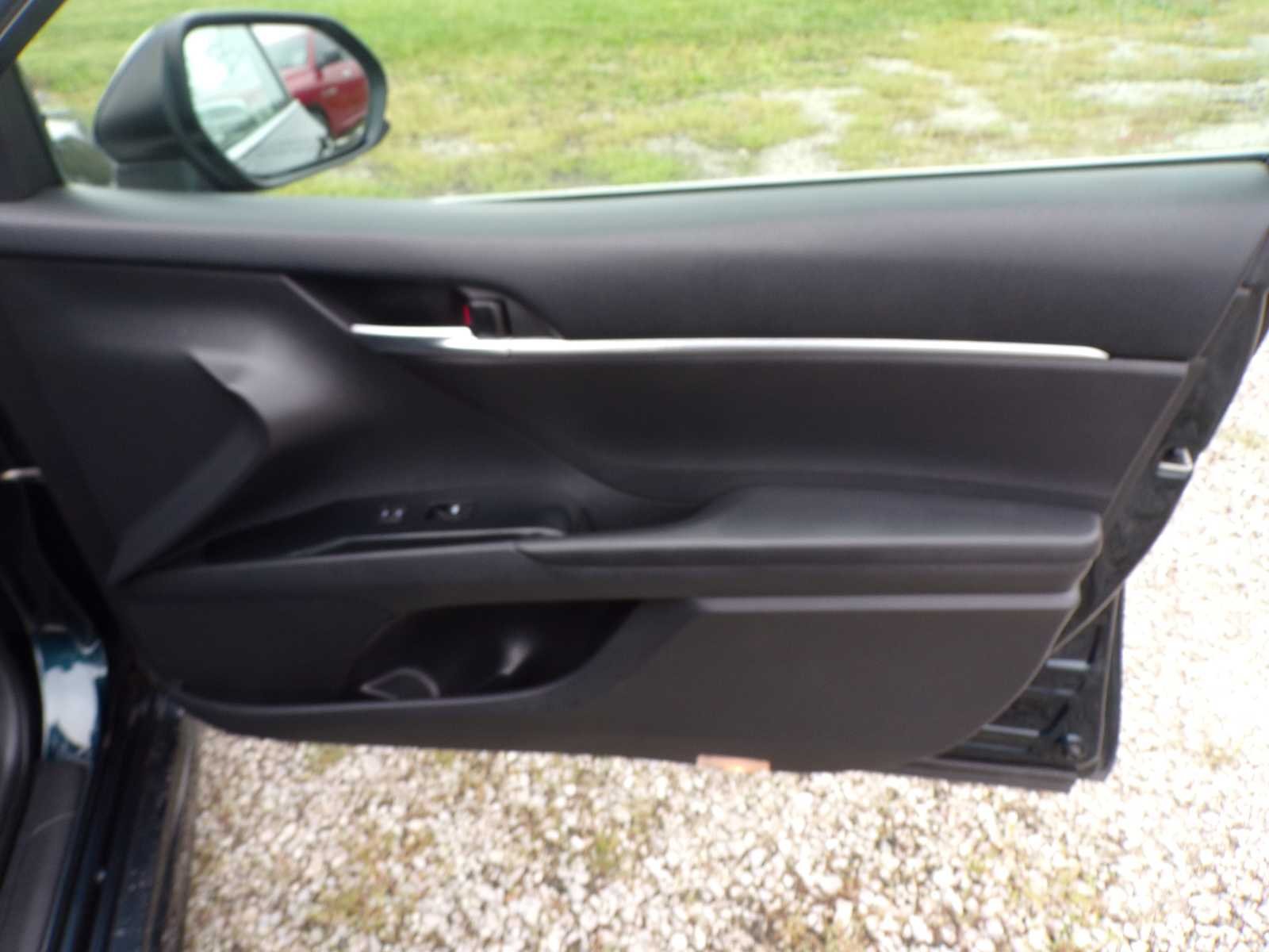 Used 2018 Blue Toyota SE image 16