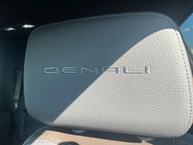 Used 2022  GMC Denali image 38