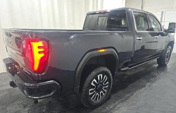 Used 2024 Gray GMC Denali Ultimate image 4