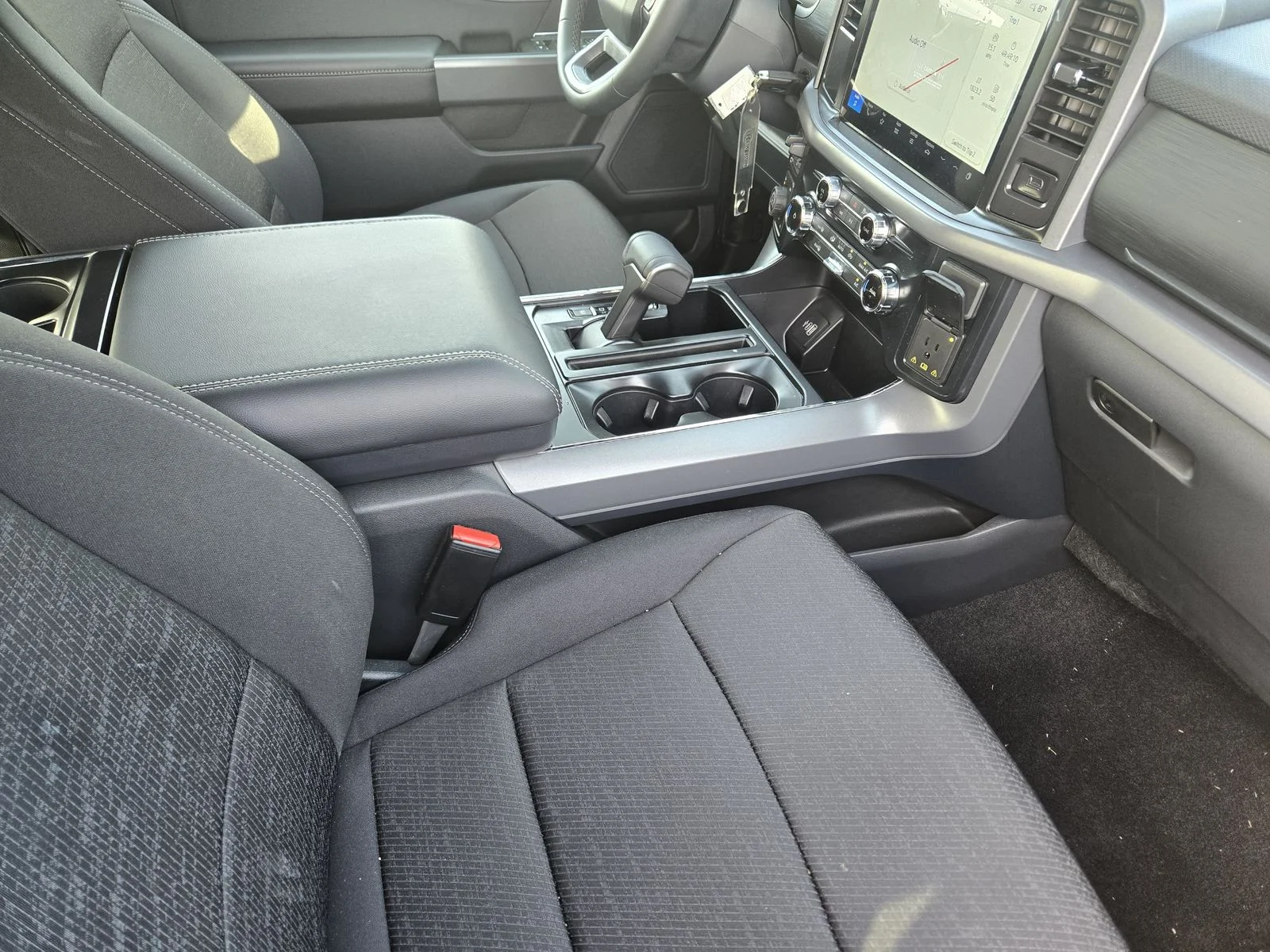 New 2026 Carbonized Gray Metallic Ford XLT image 9