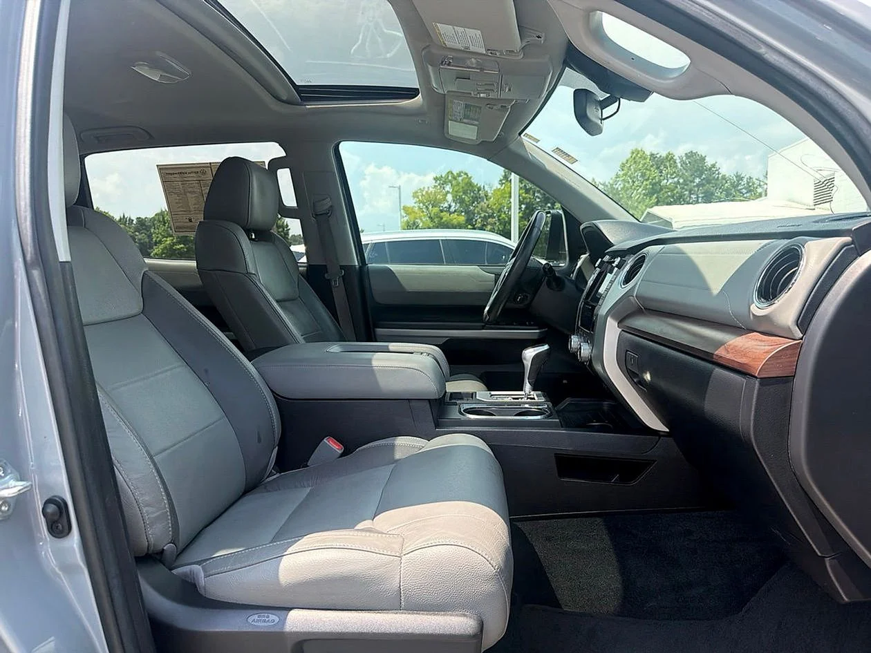 Used 2021  Toyota Limited image 29