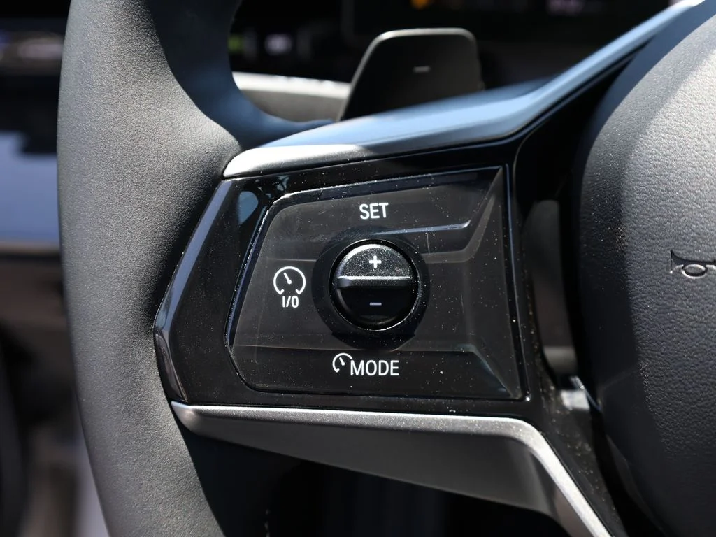 Used 2025 White BMW 530i image 38