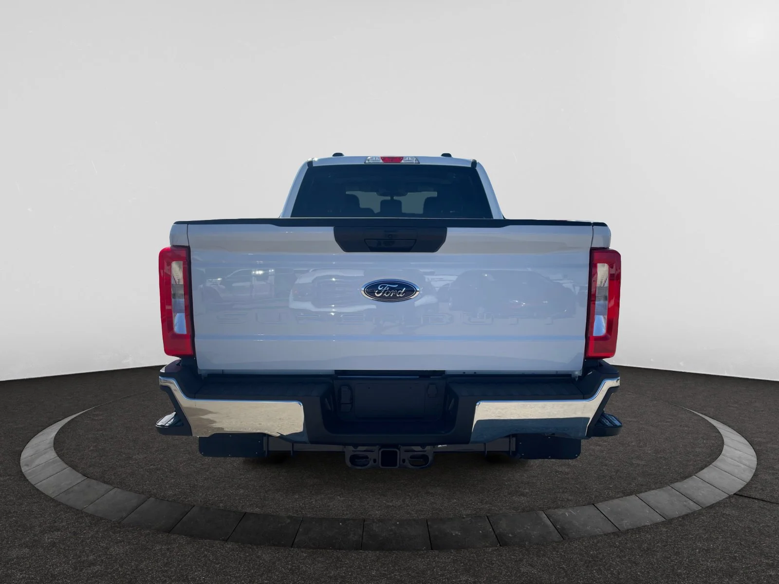 New 2026 Oxford White Ford XLT image 4