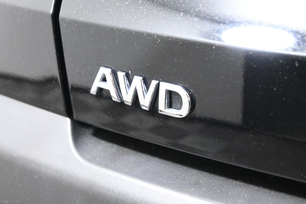 Certified Used 2023 Black INFINITI LUXE image 40