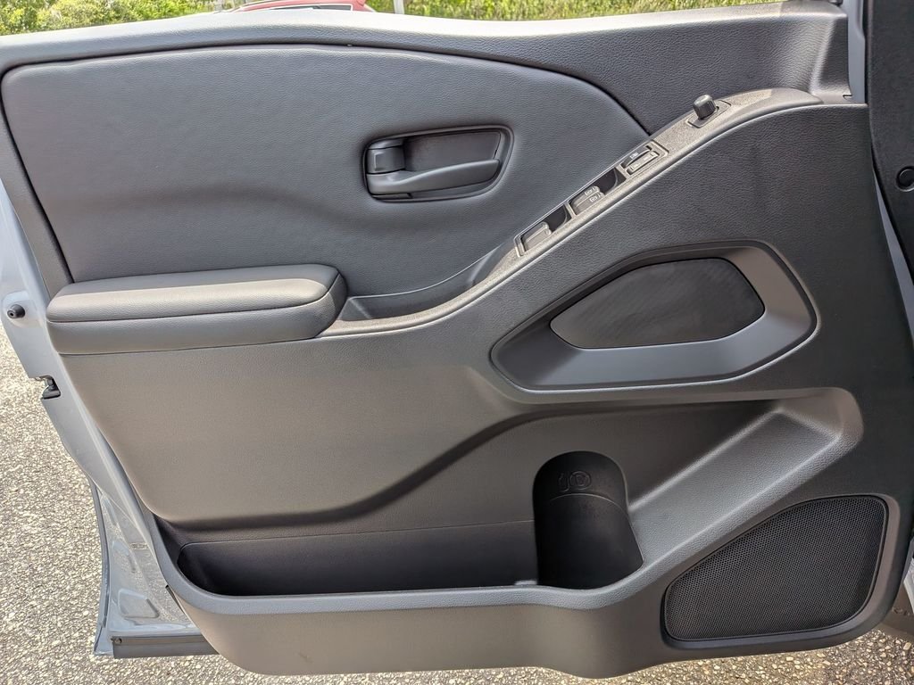 New 2026 Boulder Gray Pearl Nissan Crew Cab SV image 31