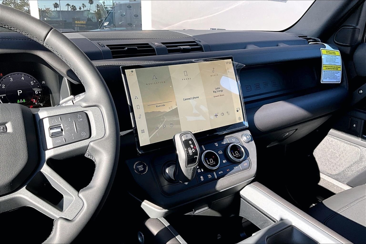 New 2026 Santorini Black LAND ROVER X-Dynamic SE image 7