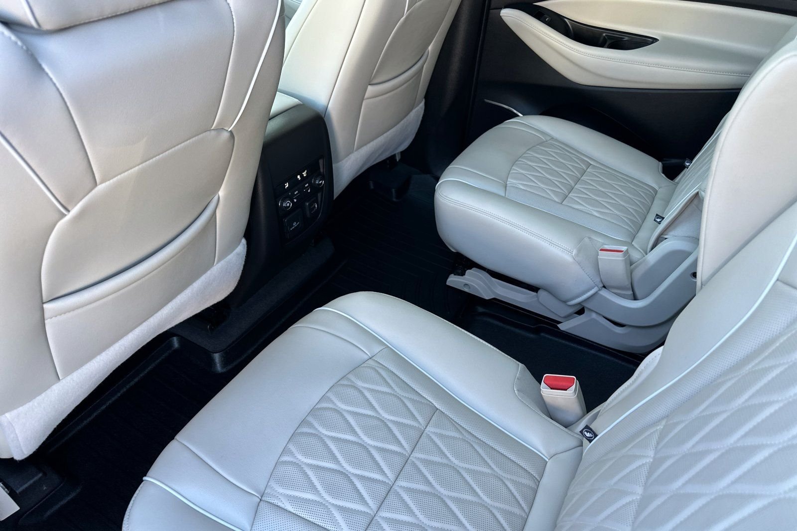 Used 2024 Green Buick Avenir image 12