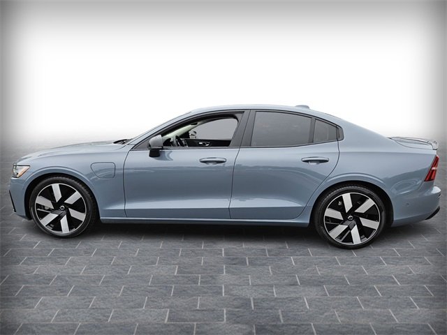 2023 Volvo S60 Recharge T8 Plus photo 2
