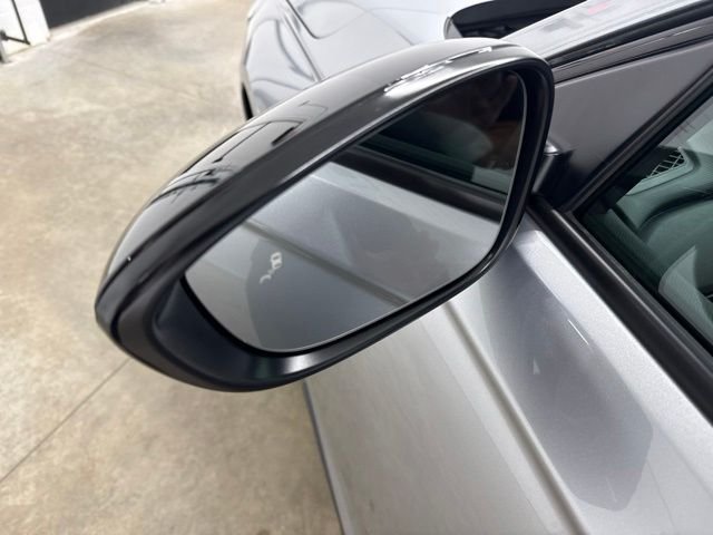Certified Used 2025 Solar Silver Metallic Honda SE image 9