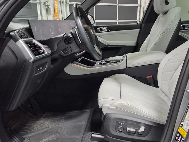 Used 2024 Gray BMW xDrive40i image 5