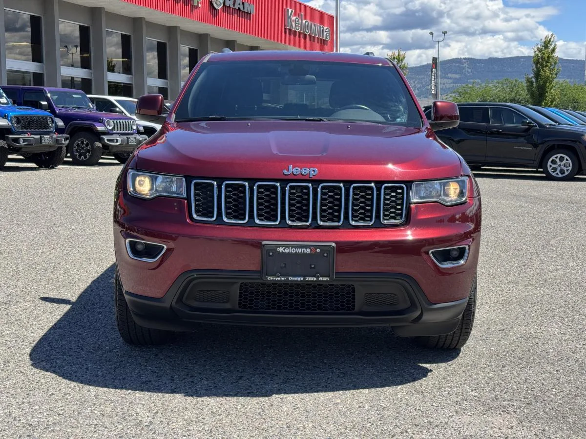 Used 2018 Red Jeep Laredo 4wd image 3
