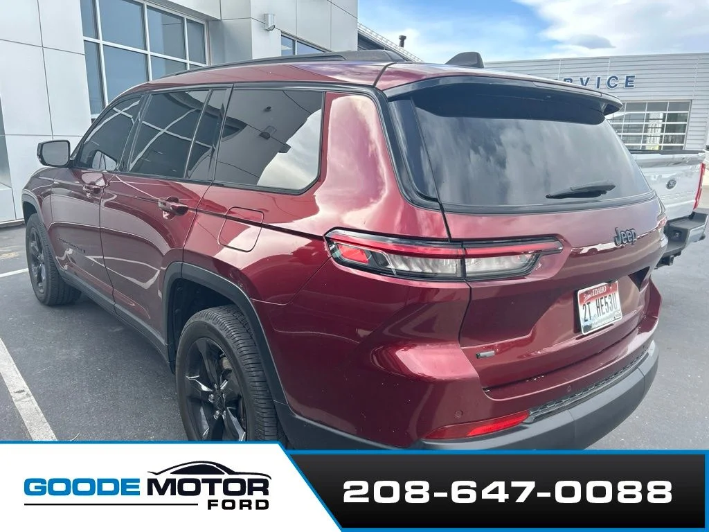 Used 2021 Velvet Red Pearlcoat Jeep Altitude image 2