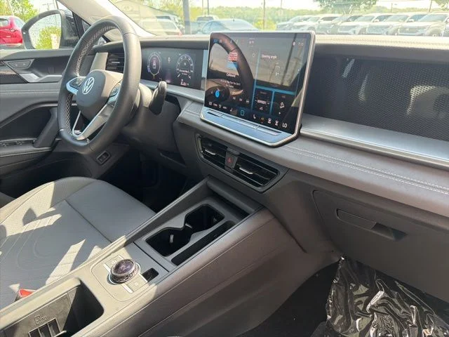 2025 Volkswagen Tiguan SE - Photo 39