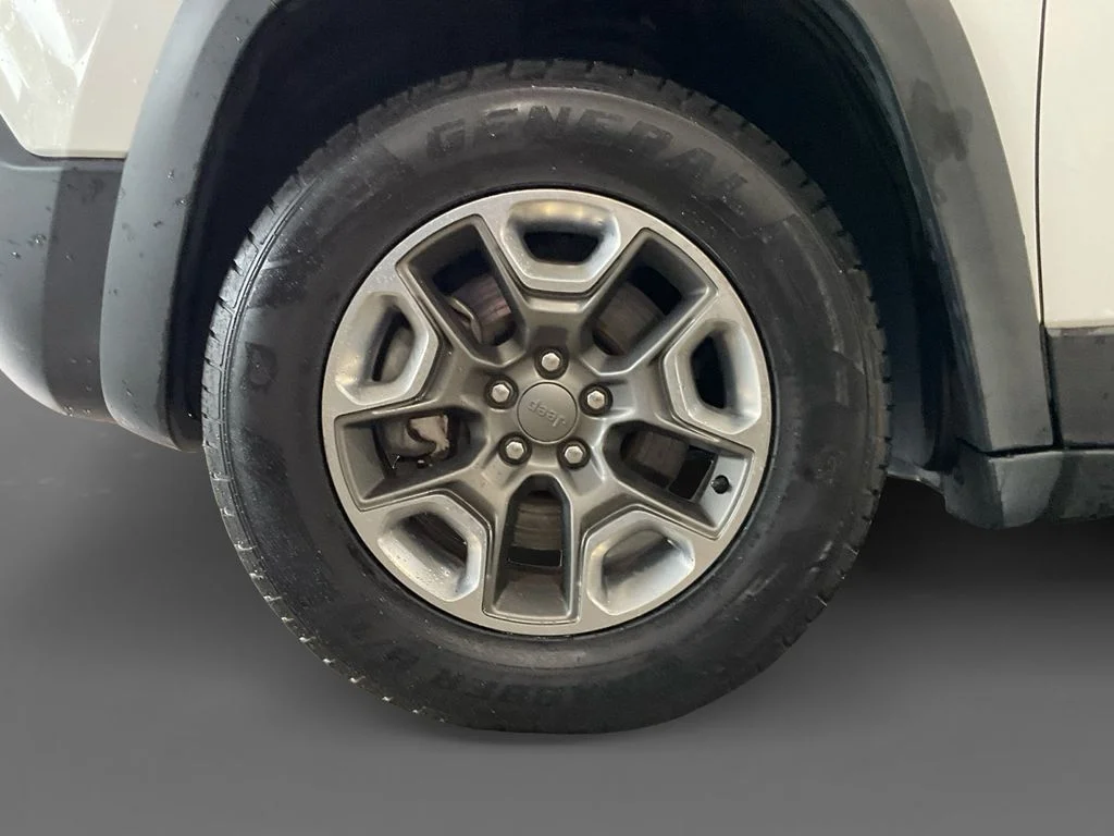 Used 2019 White Jeep Trailhawk image 15
