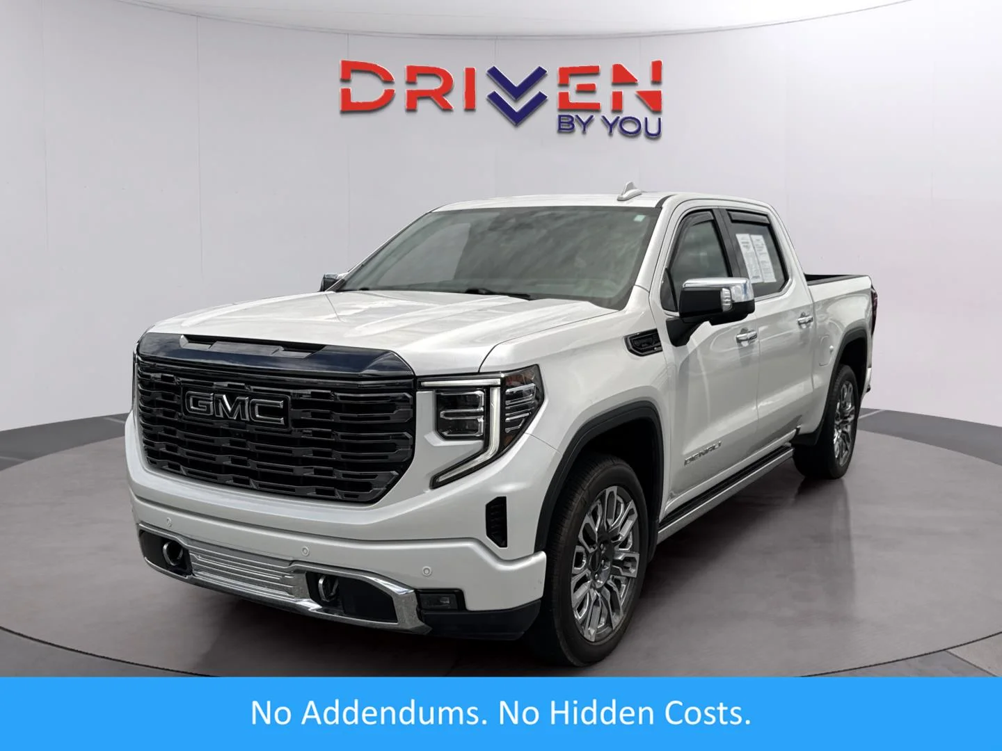 Used 2024 White Frost Tricoat GMC Denali Ultimate image 1