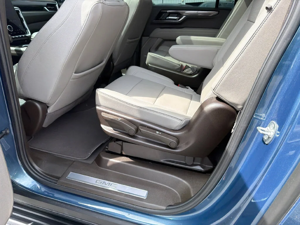 Used 2025 Blue GMC Elevation image 21