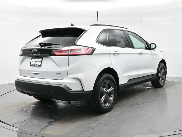 Used 2024 Oxford White Ford SEL image 7