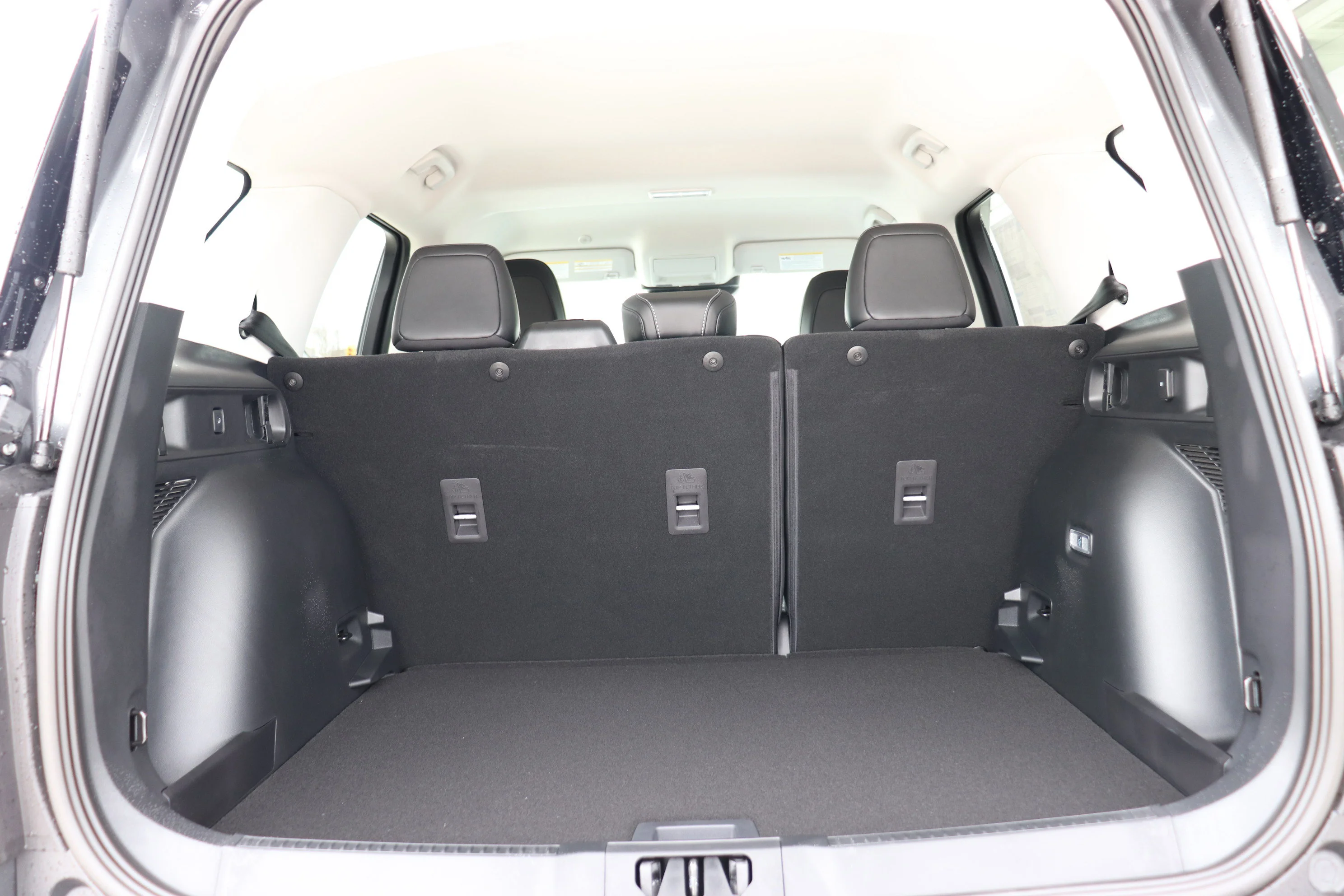 New 2026 CARBONIZED GREY Ford Outer Banks image 6