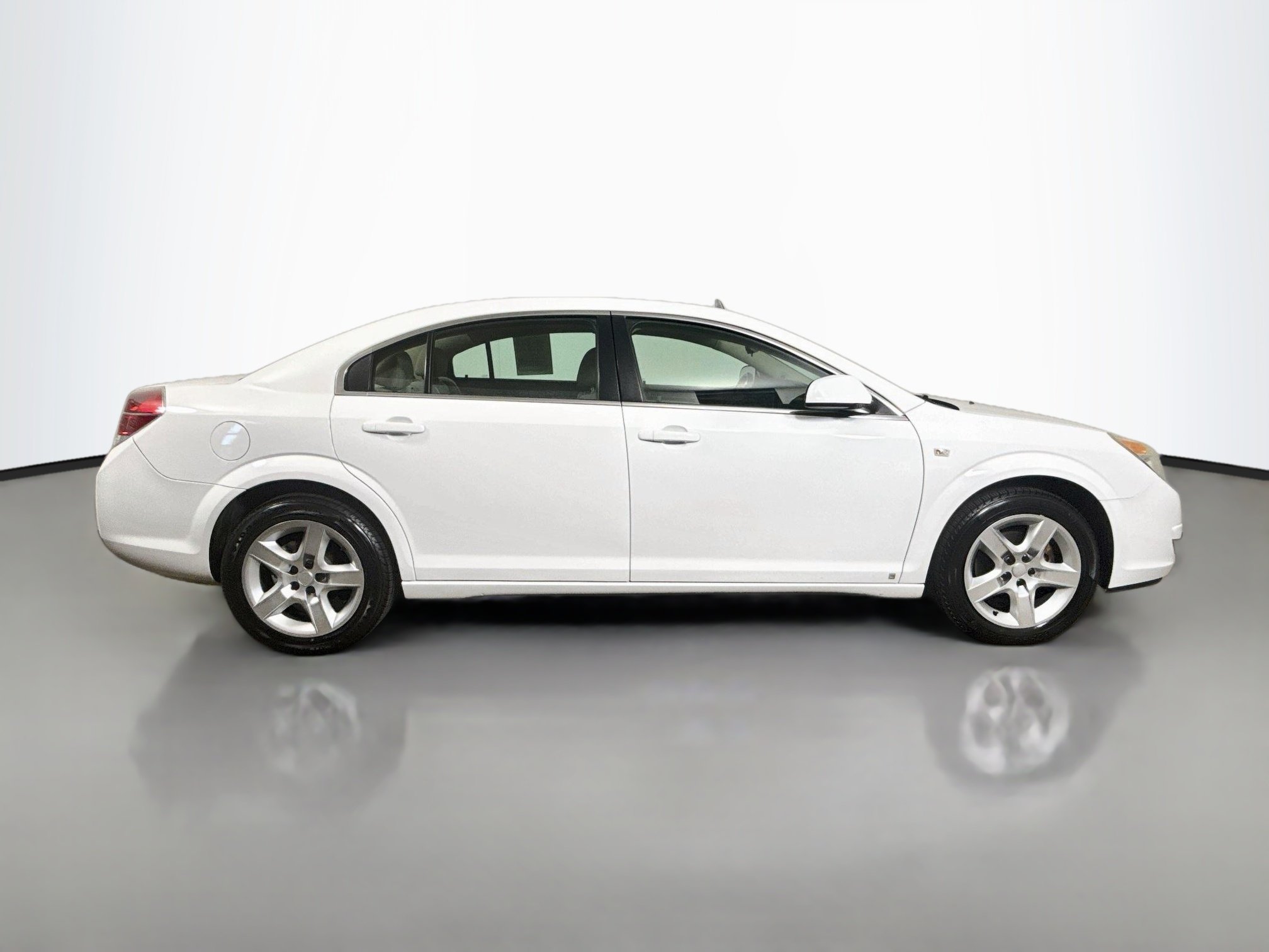 Used 2009 Polar White Saturn XE image 8
