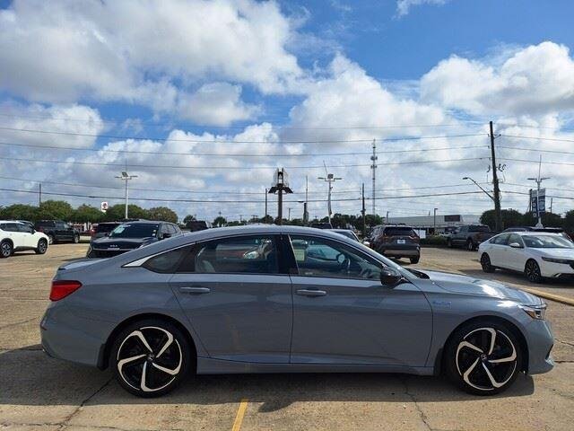 Used 2022 Still Night Pearl Honda Sport image 6
